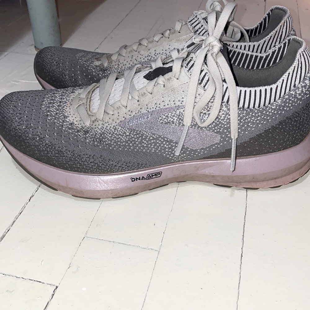 Brooks Levitate 2 size 9